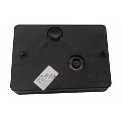 Piloto posterior izquierdo con triángulo horizontal para remolque